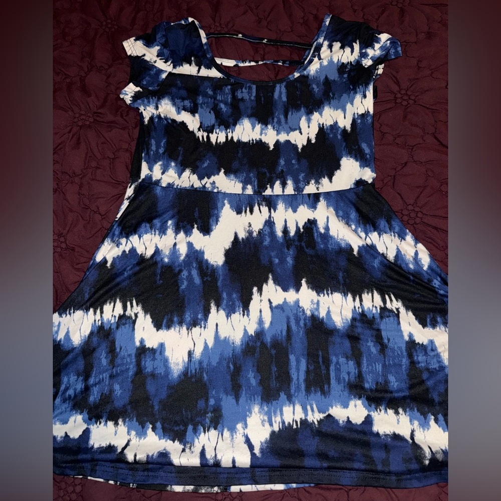 Bobbie Brooks Ladies Blue and White Patterned Dress